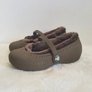 𝅺CROCS Brown Faux Fur Lined Suede Mary Jane Slip On Shoes Child Size 6-7